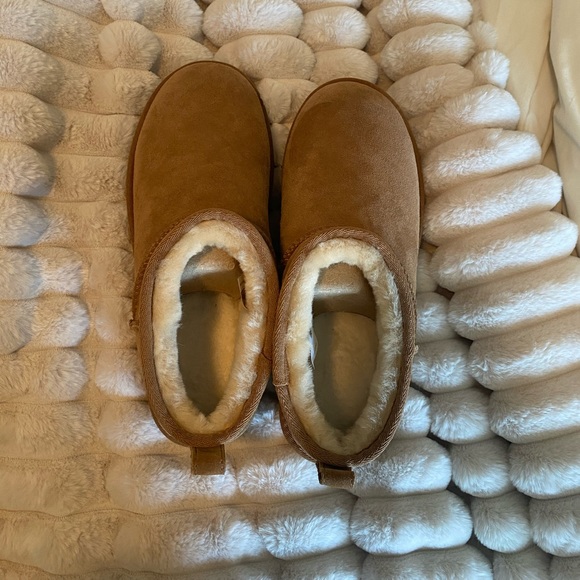 ultra mini UGG chestnut boots - Picture 4 of 4